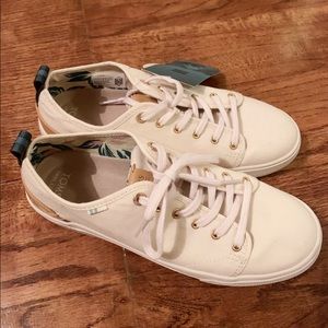 TOMS Women's Birch Canvas Sneakers Brand NEW!